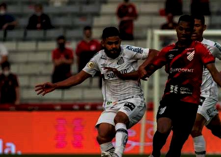 Com gol de Madson, Santos vence o Athletico-PR por 1 a 0