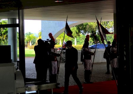 Presidente do Paraguai chega ao Planalto para encontro com Bolsonaro