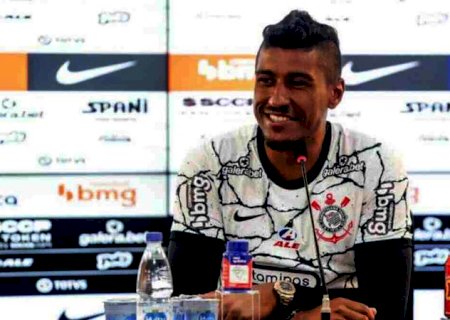 Paulinho encanta Sylvinho, mas técnico do Corinthians pede cautela contra lesões