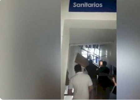 Telhado de faculdade cai e deixa alunos em pânico na fronteira (vídeo)
