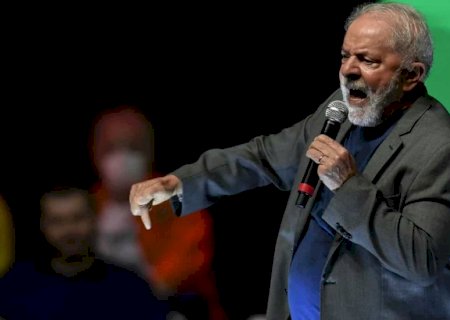 Lula faz live com Janones para rivalizar com Bolsonaro sobre auxílio